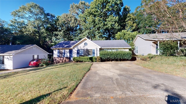 view of front facade featuring a front yard