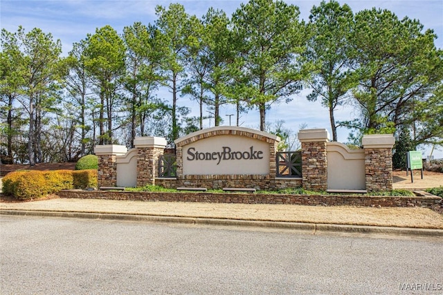 view of community / neighborhood sign