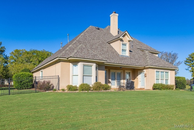 back of house featuring a lawn