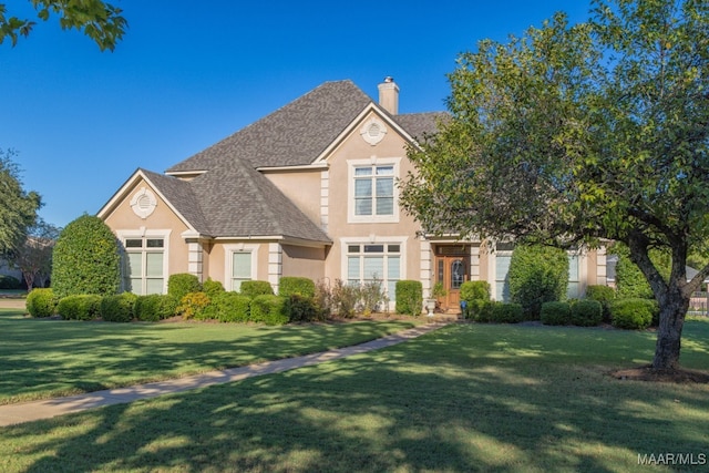 view of front of home featuring a front yard