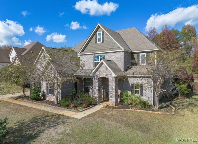 view of front of house featuring a front lawn