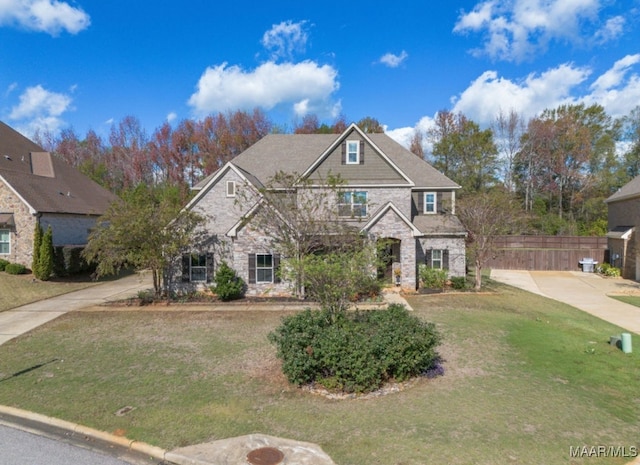 view of front of property featuring a front lawn