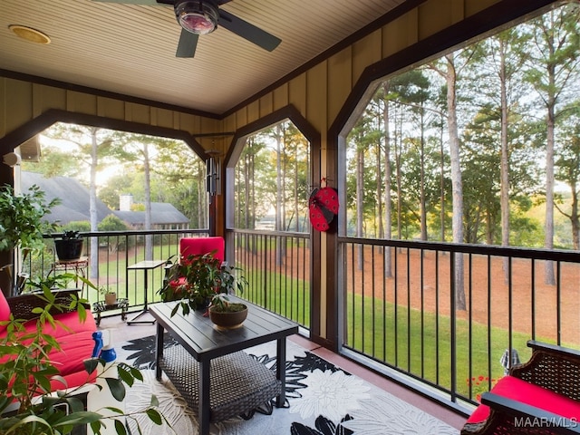 sunroom featuring ceiling fan