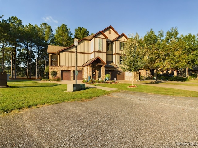 view of front facade featuring a front yard