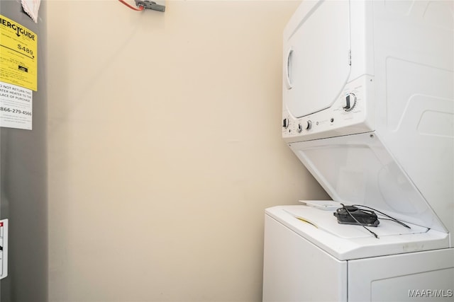 clothes washing area with water heater and stacked washer / drying machine