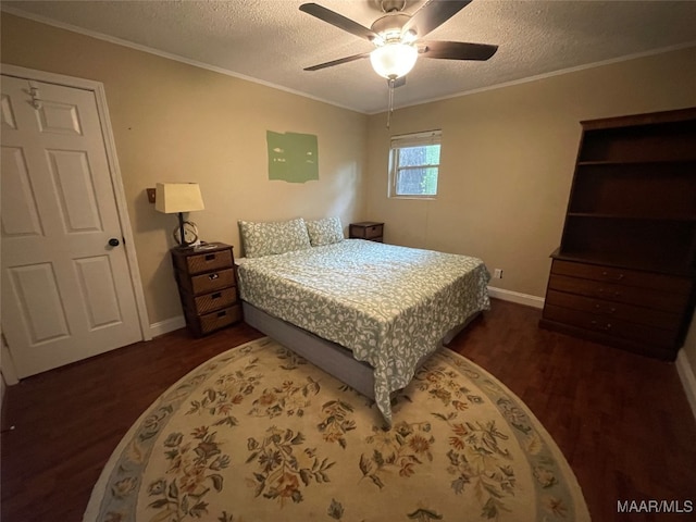 bedroom featuring ornamental molding, dark hardwood / wood-style flooring, a textured ceiling, and ceiling fan