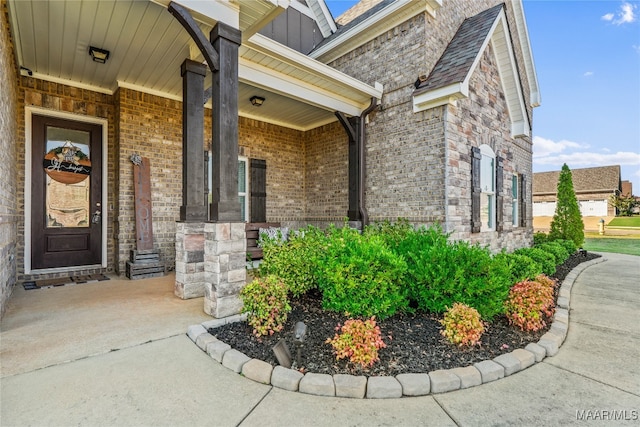 entrance to property featuring covered porch