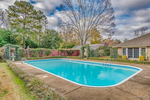 view of swimming pool