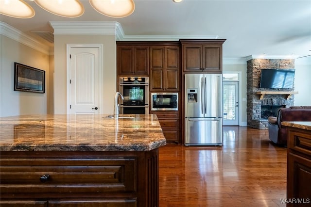 156 Walnut Point Dr, Wetumpka, AL 36093 - kitchen with appliances with stainless steel finishes, dark wood-type flooring, crown molding, and a sink