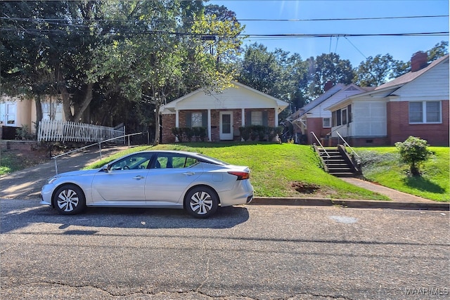 view of front facade with a front yard