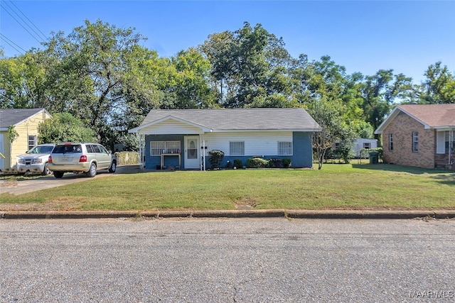 view of front of house with a front lawn