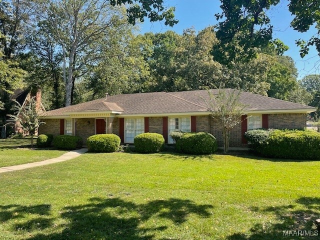 single story home featuring a front yard