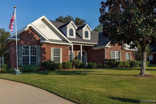 view of front facade with a front lawn