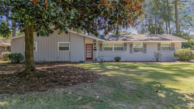 single story home with a front yard