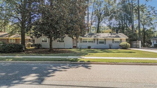 view of front of property with a front lawn