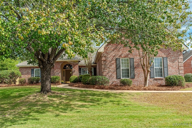 view of front of property with a front yard