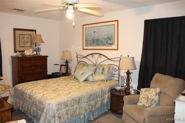 bedroom with ceiling fan