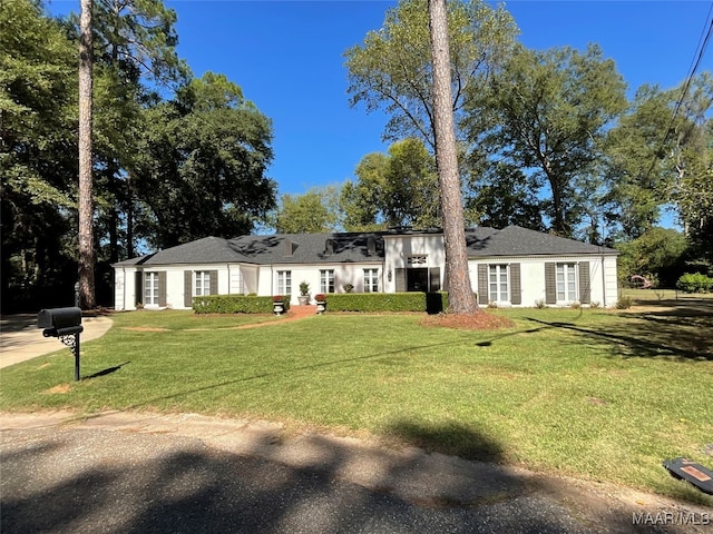 ranch-style home featuring a front yard