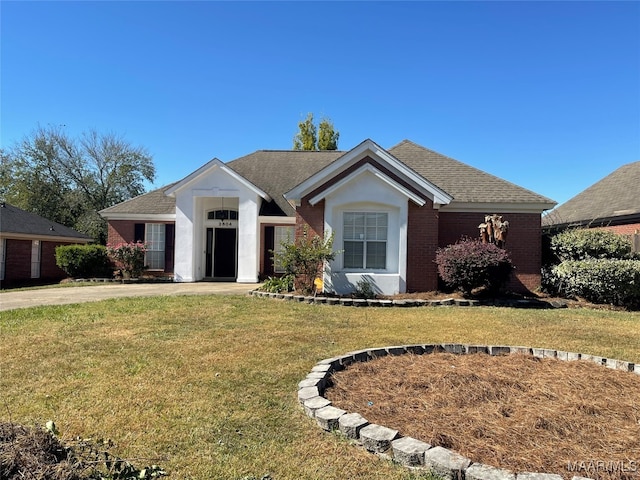 view of front of house featuring a front lawn