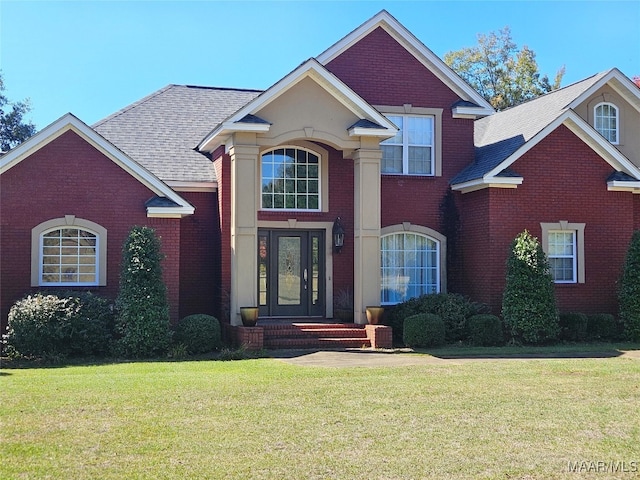 view of front property featuring a front lawn