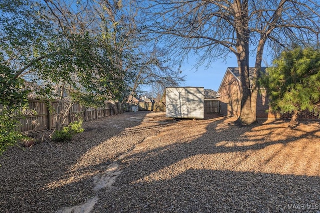 view of yard with a shed