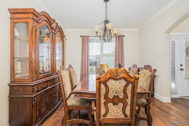 dining room with a notable chandelier, ornamental molding, and hardwood / wood-style floors