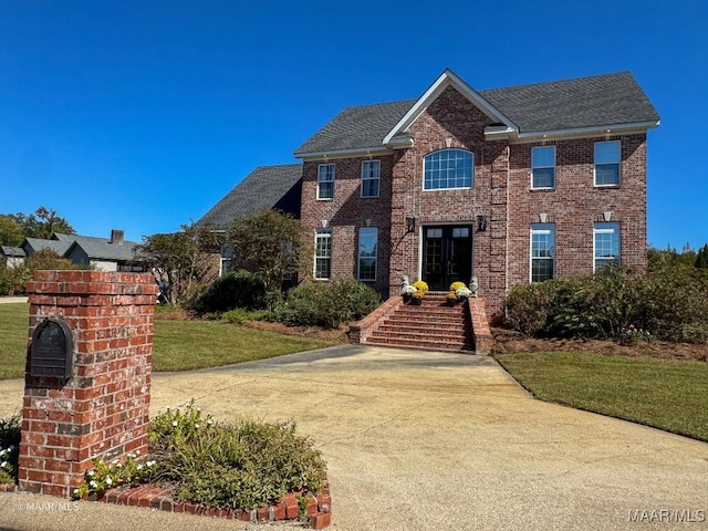 view of front of house featuring a front yard