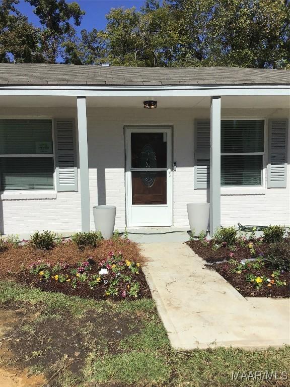 property entrance with covered porch