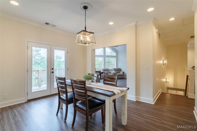 dining area featuring dark wood-style floors, baseboards, visible vents, and ornamental molding