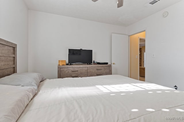 bedroom featuring ceiling fan and a textured ceiling