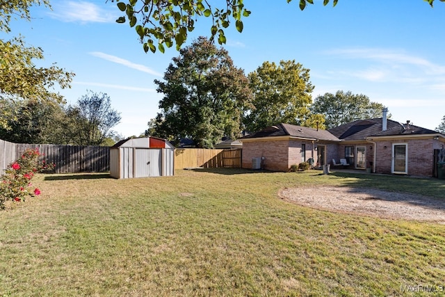 view of yard with a shed