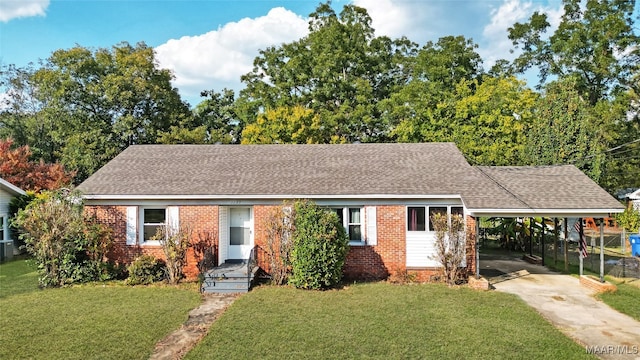 view of front of home with a carport and a front lawn