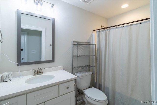 full bath with toilet, curtained shower, visible vents, and vanity