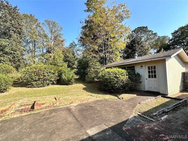 view of yard with a patio