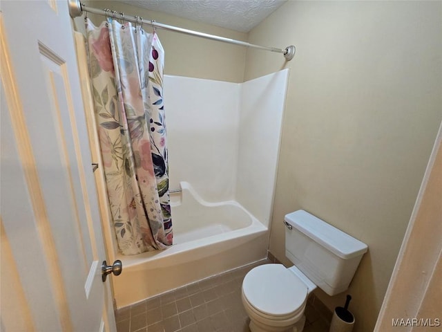 full bath with a textured ceiling, toilet, and shower / bathtub combination with curtain