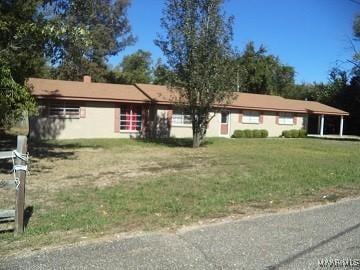 ranch-style house featuring a front lawn