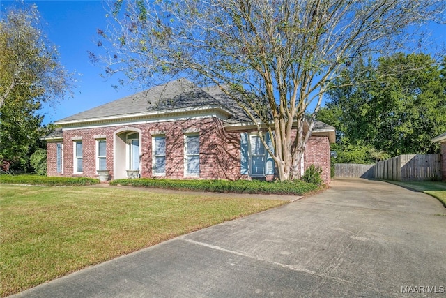 view of front of property with a front lawn