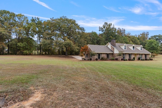 view of front of home with a front lawn