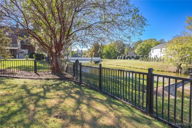 view of yard featuring a water view