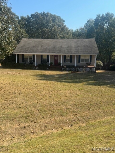 single story home featuring a front yard