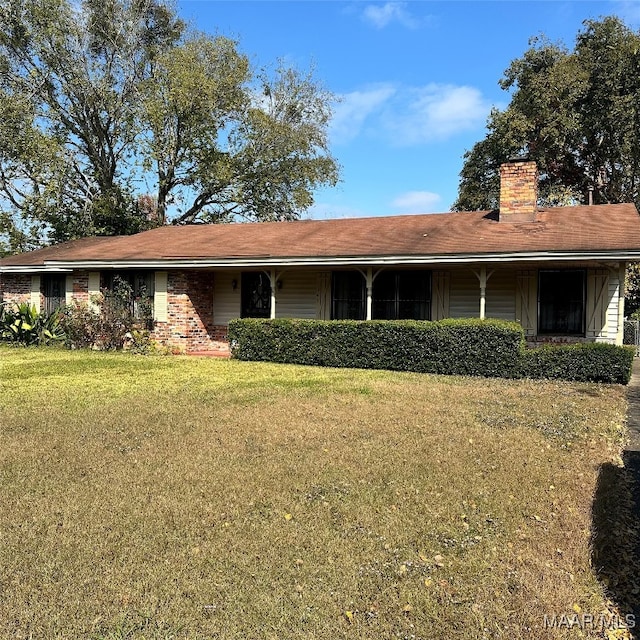 view of front of house with a front lawn