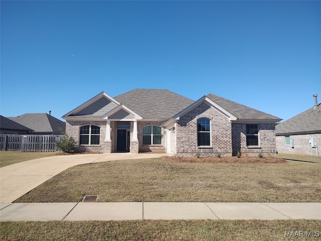 view of front of house with a front lawn