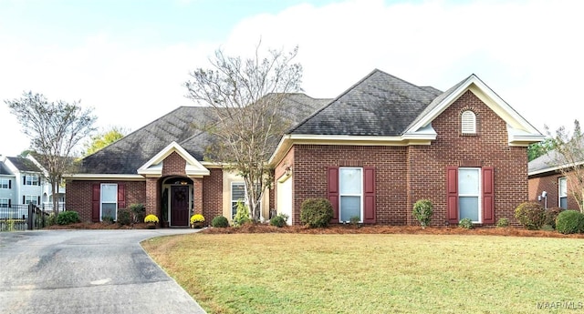 view of front of home featuring a front lawn