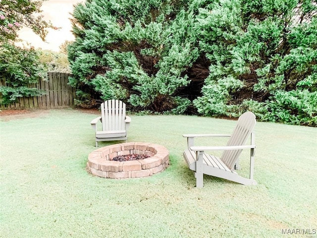 view of yard featuring a fire pit