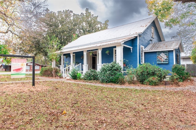 view of front of property with covered porch