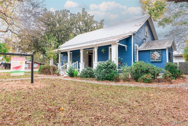 view of front of home featuring a porch