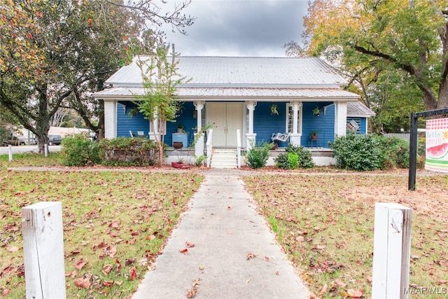 view of front facade with covered porch