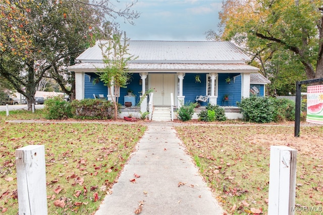 view of front of house featuring a porch