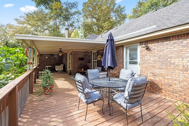 deck with ceiling fan