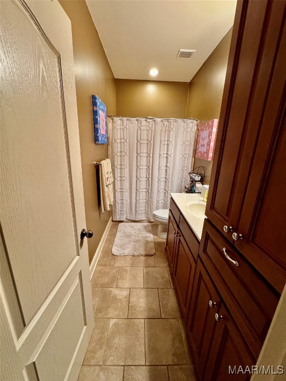 bathroom with vanity, toilet, and a shower with shower curtain